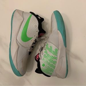 NIKE Team Hustle Youth Sneakers Tennis Shoes - 4Y